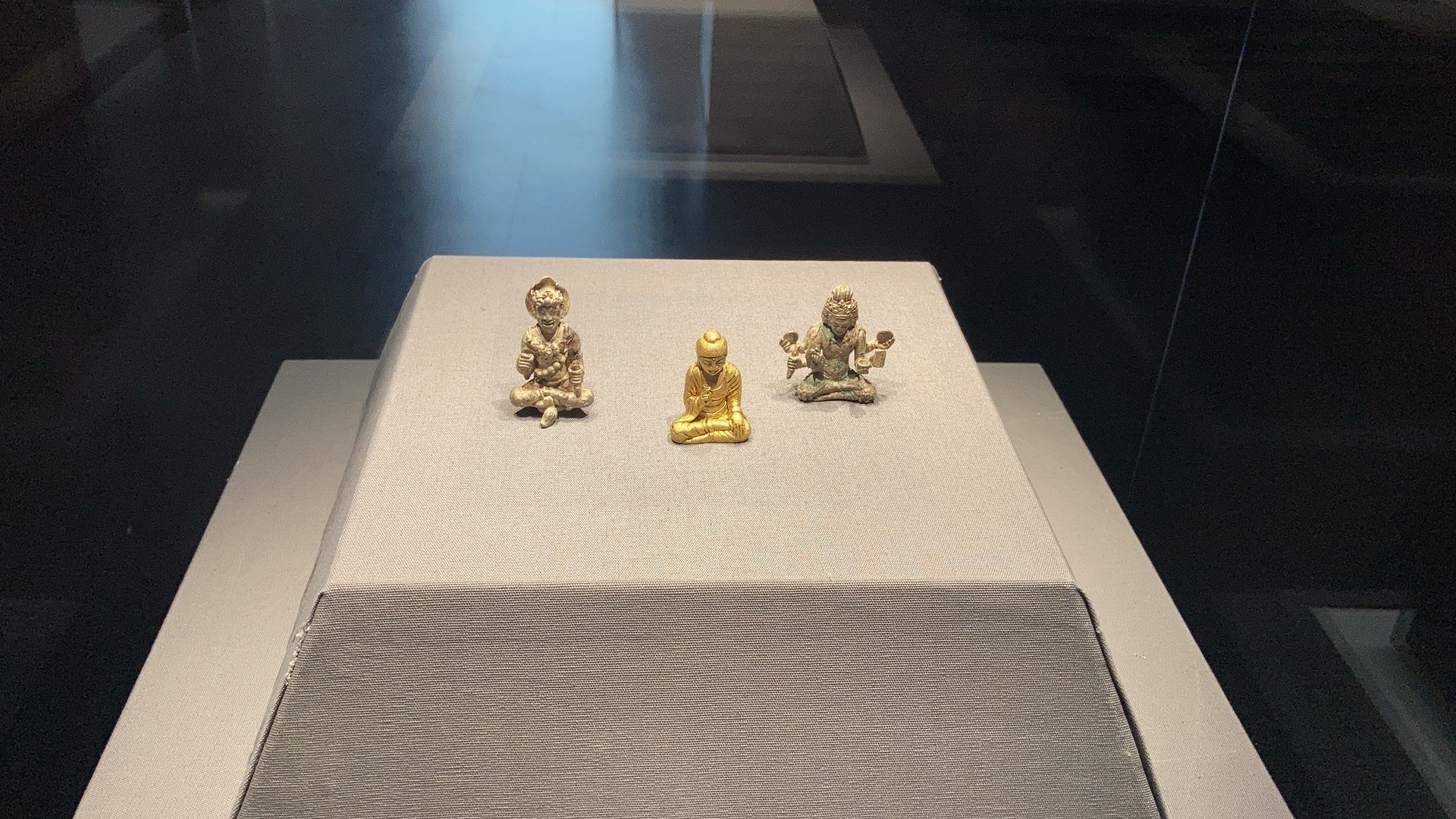 金铜佛造像组合