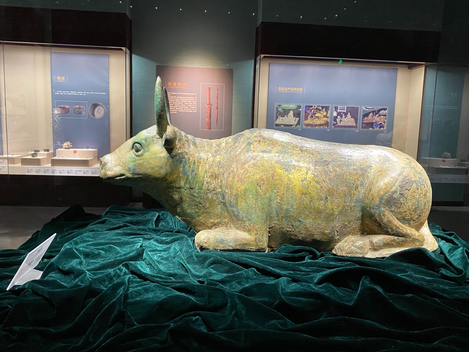 鎏金铜牛细节展示