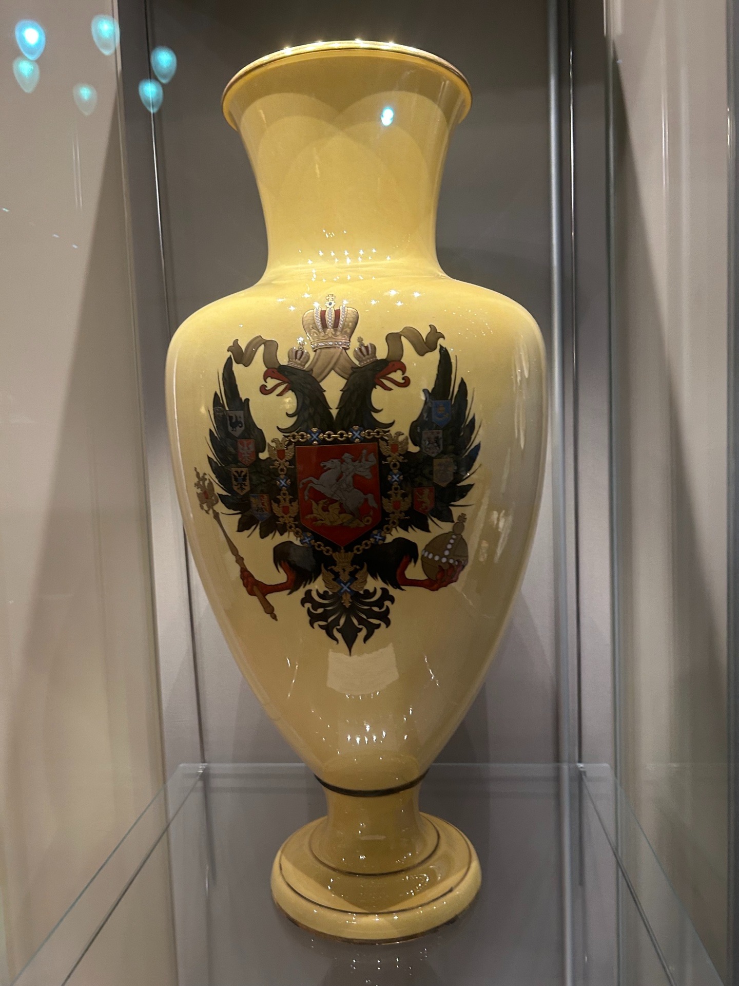 法国塞夫勒瓷瓶（1896 年）