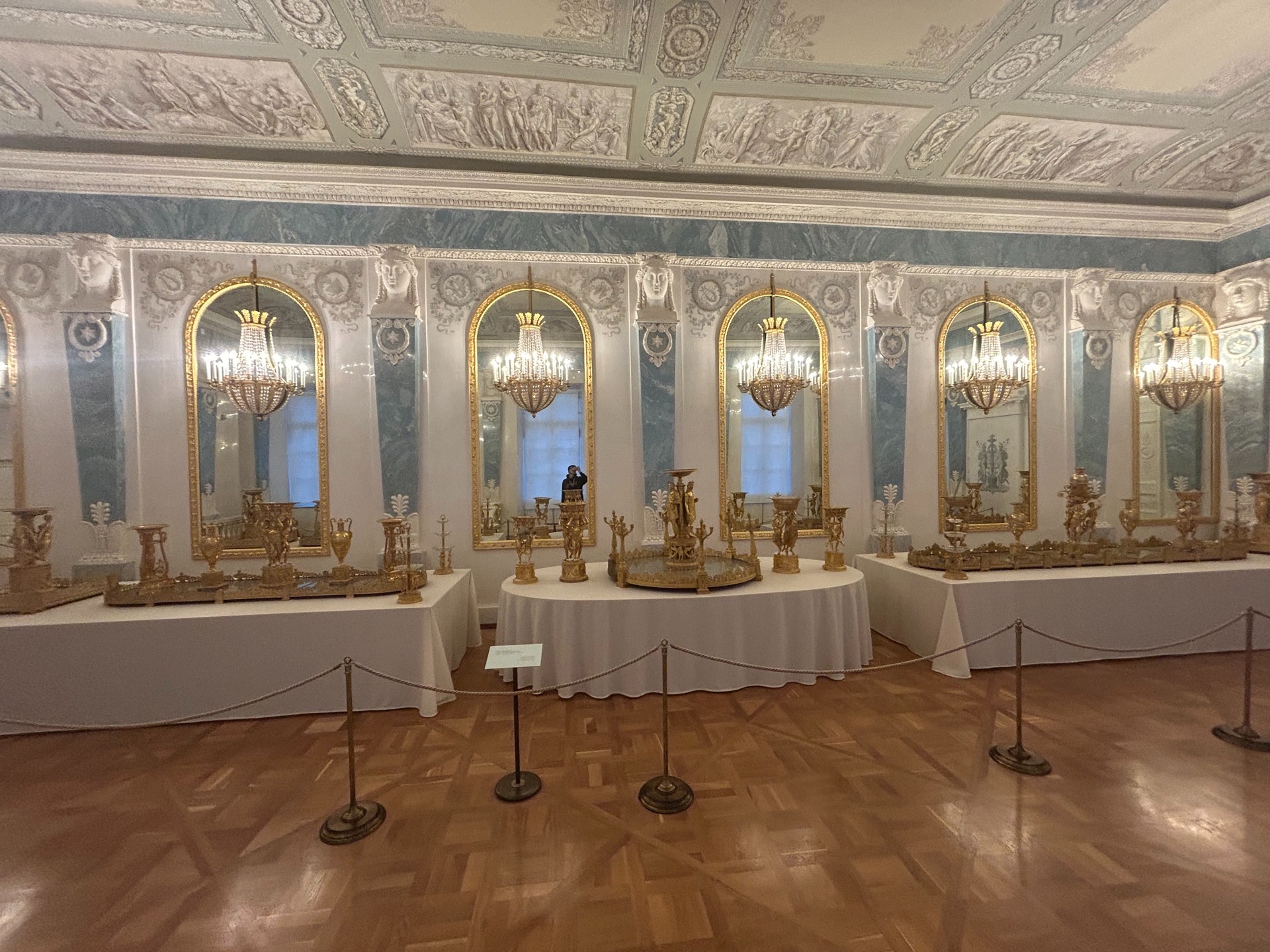 Pierre-Philippe Thomire设计的法国铜鎏金水晶摆件（19世纪上半叶）